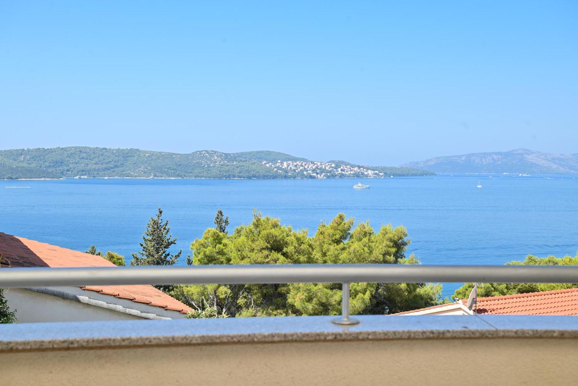 Sunny Place With Sea View Трогір Екстер'єр фото