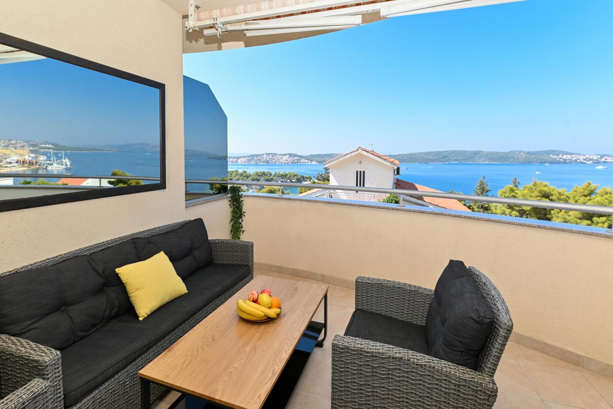 Sunny Place With Sea View Трогір Екстер'єр фото