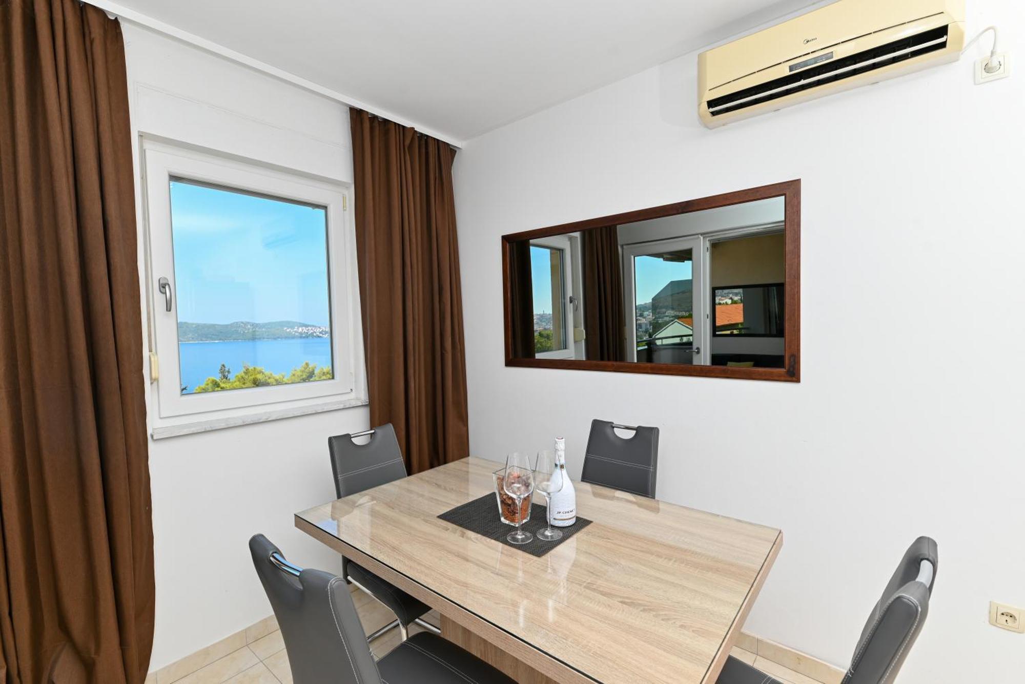 Sunny Place With Sea View Трогір Екстер'єр фото