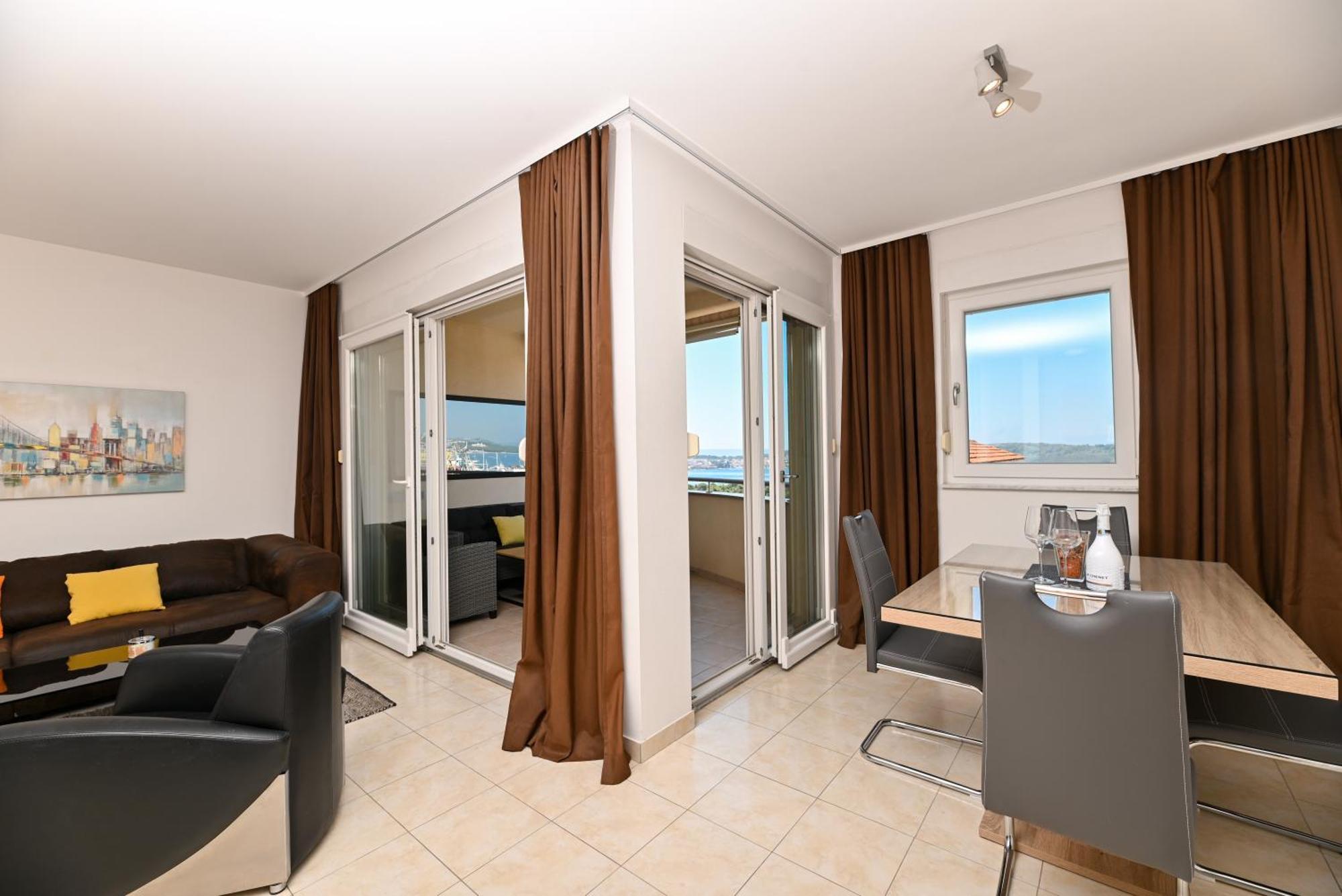 Sunny Place With Sea View Трогір Екстер'єр фото