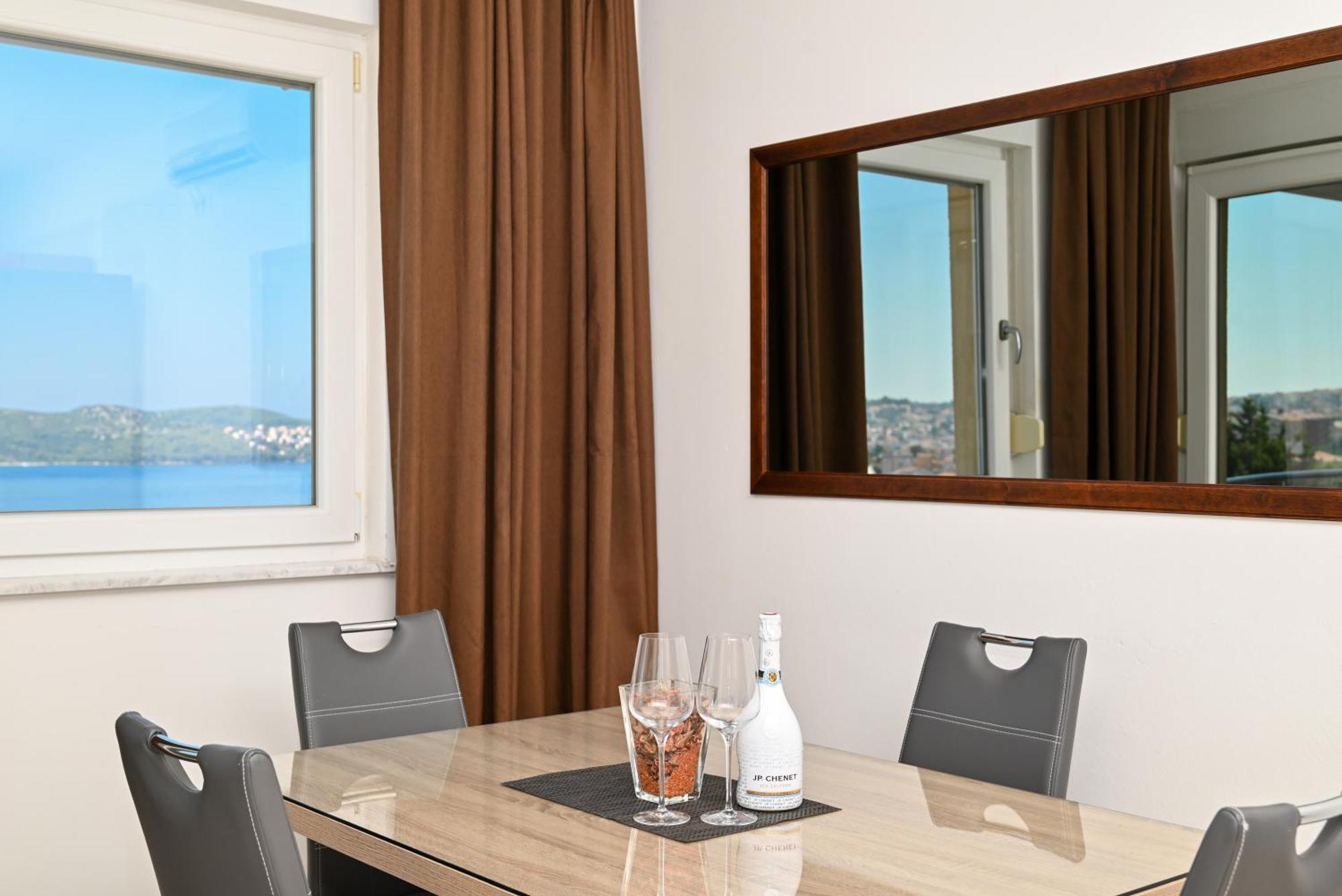 Sunny Place With Sea View Трогір Екстер'єр фото